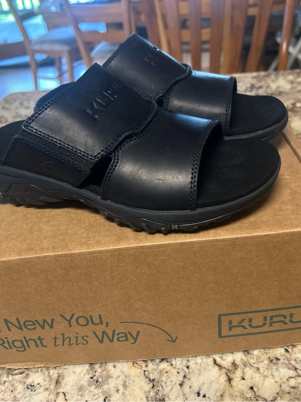 KURU Cove Men’s 7 Black Leather Slides Sandals Slip On Casual EXCELLENT